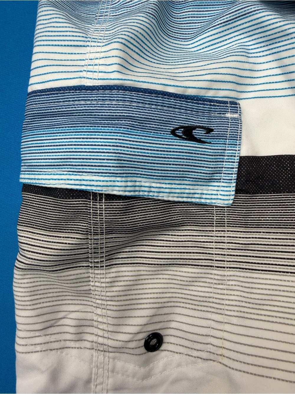 O'Neill White and Blue Striped Men’s Board Shorts - Picture 4 of 4